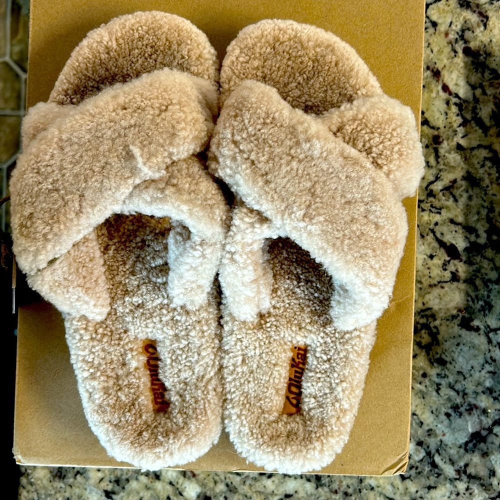 Slippers-Olukai